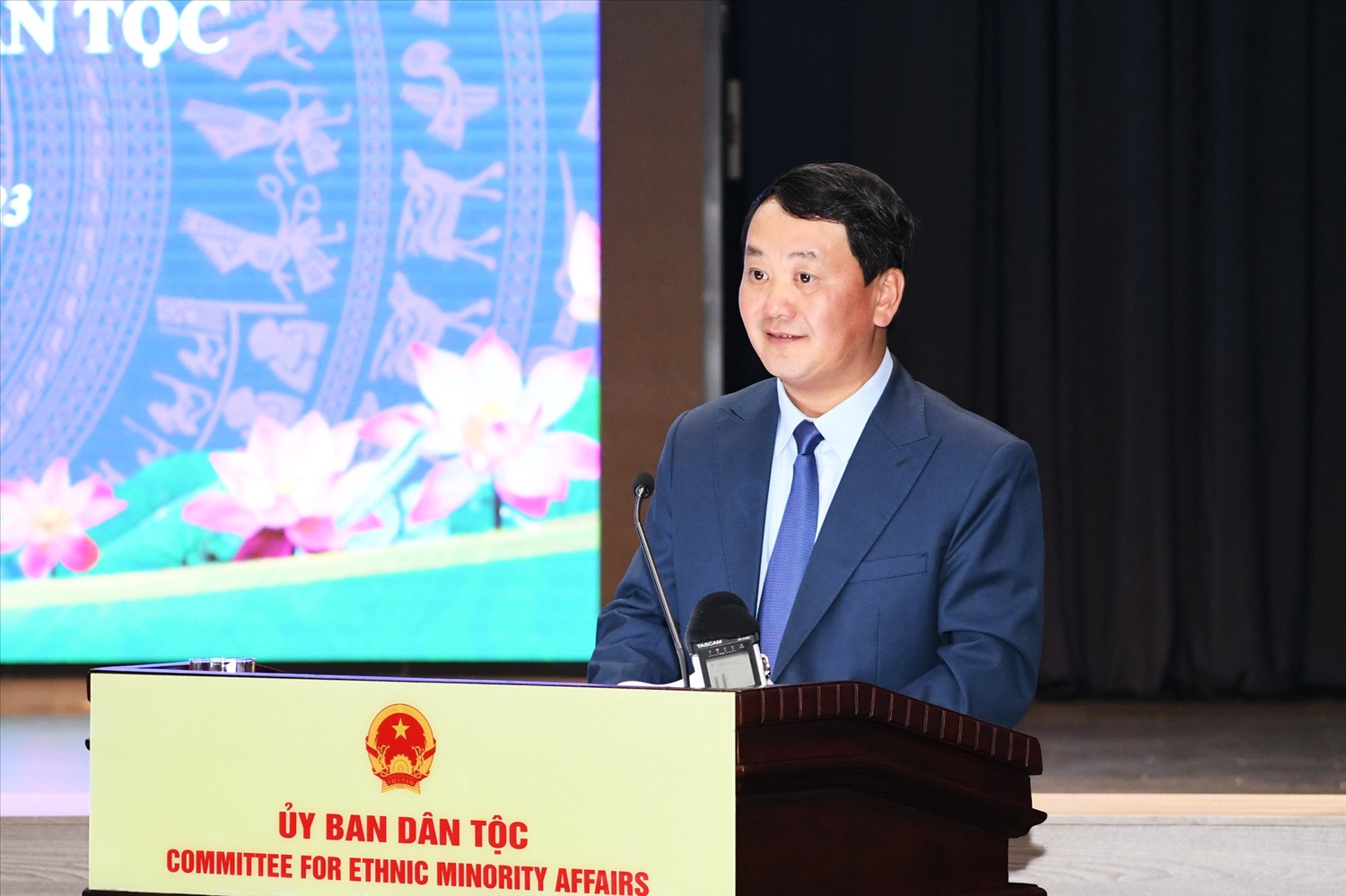 Bộ trưởng, Chủ nhiệm UBDT Hầu A Lềnh phát biểu tại buổi làm việc